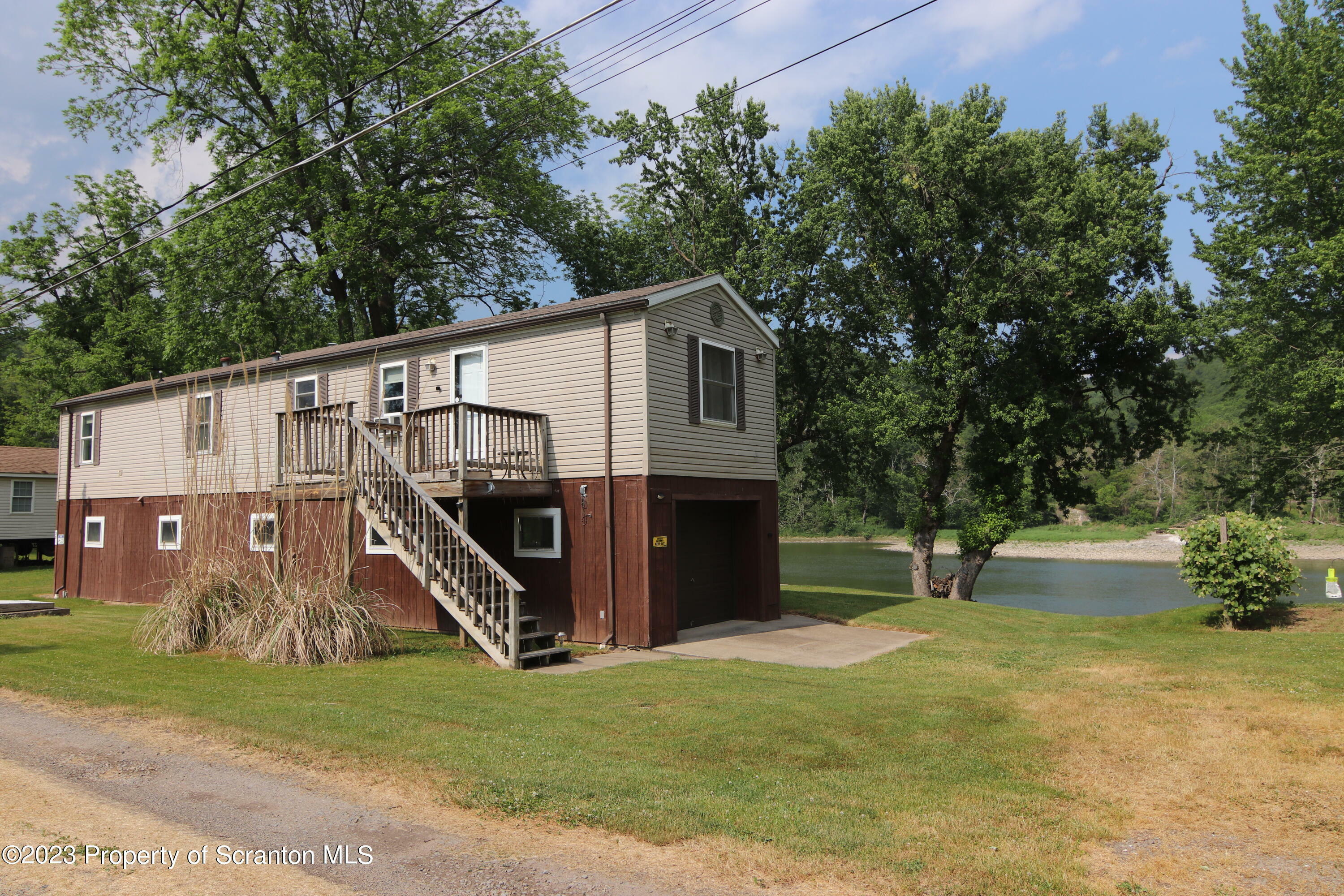 Property Photo:  381 Gravel Pit Lane  PA 18657 