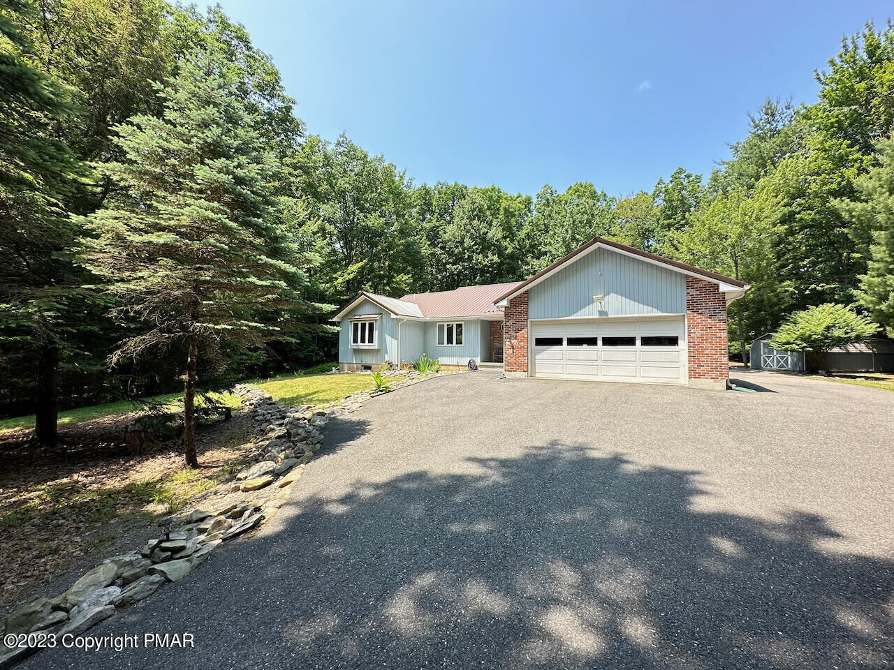 Property Photo:  211 Springwood Court  PA 18353 