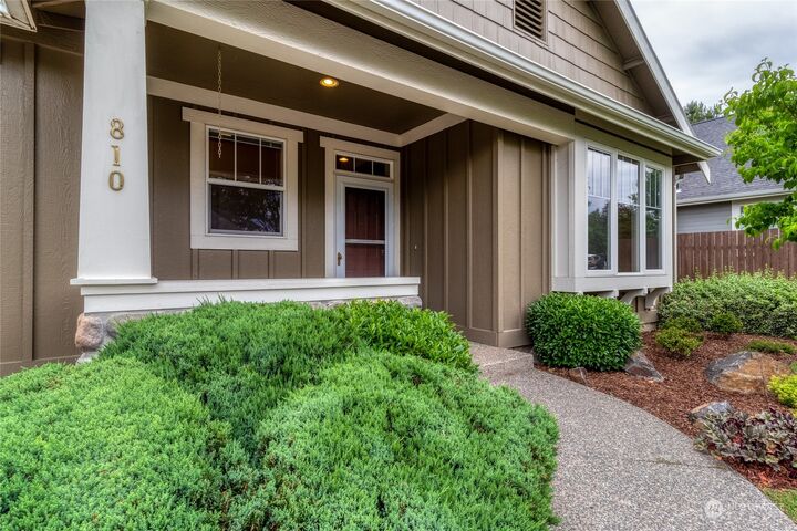 Property Photo:  810 SE Parkside Place  WA 99324 