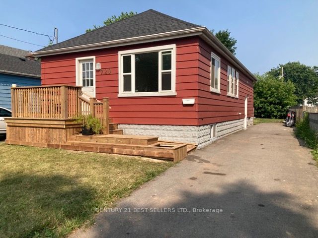 Property Photo: 720 Knox Ave ON L8H 6K6