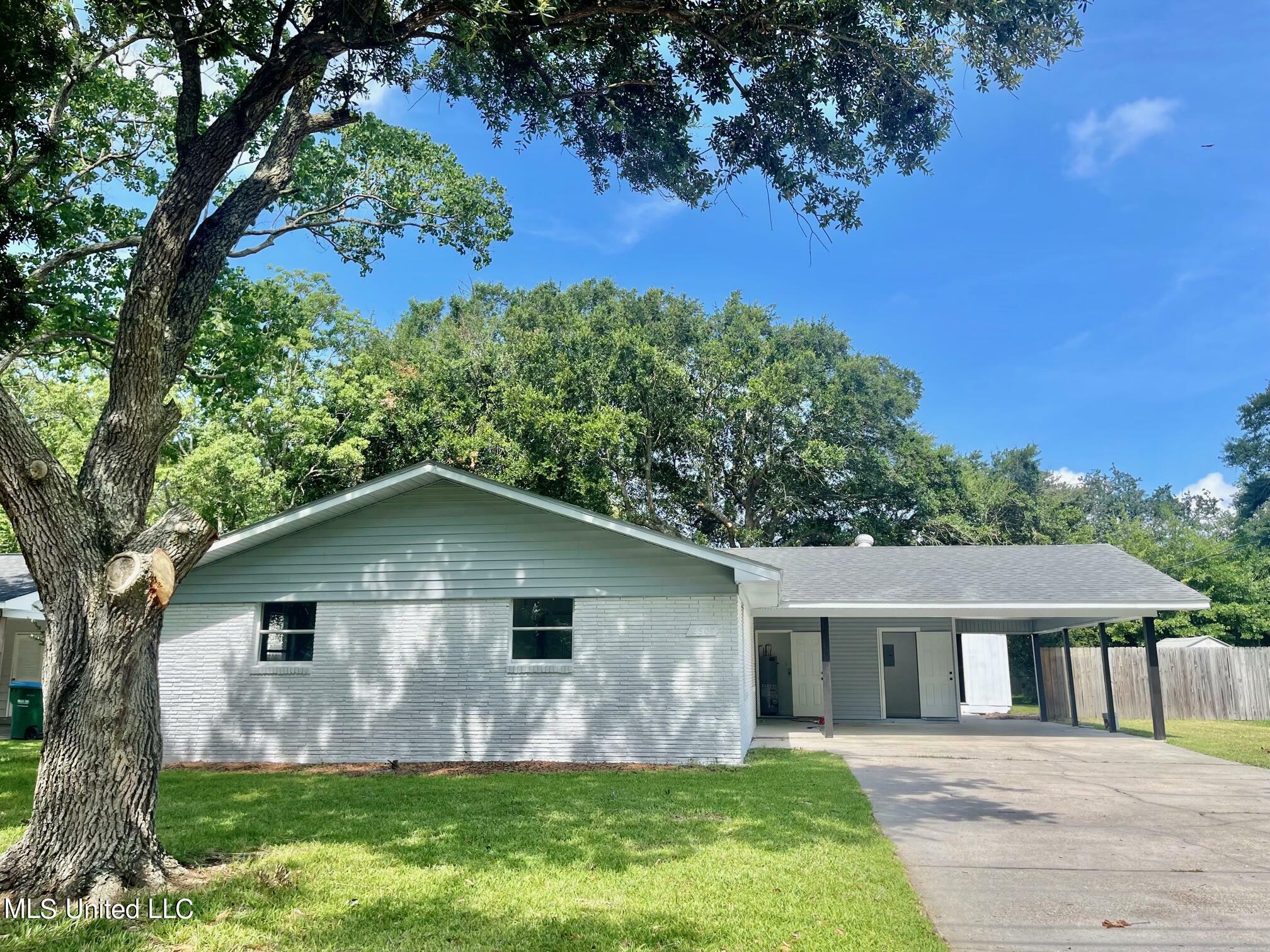 Property Photo:  2807 Lynwood Street  MS 39581 