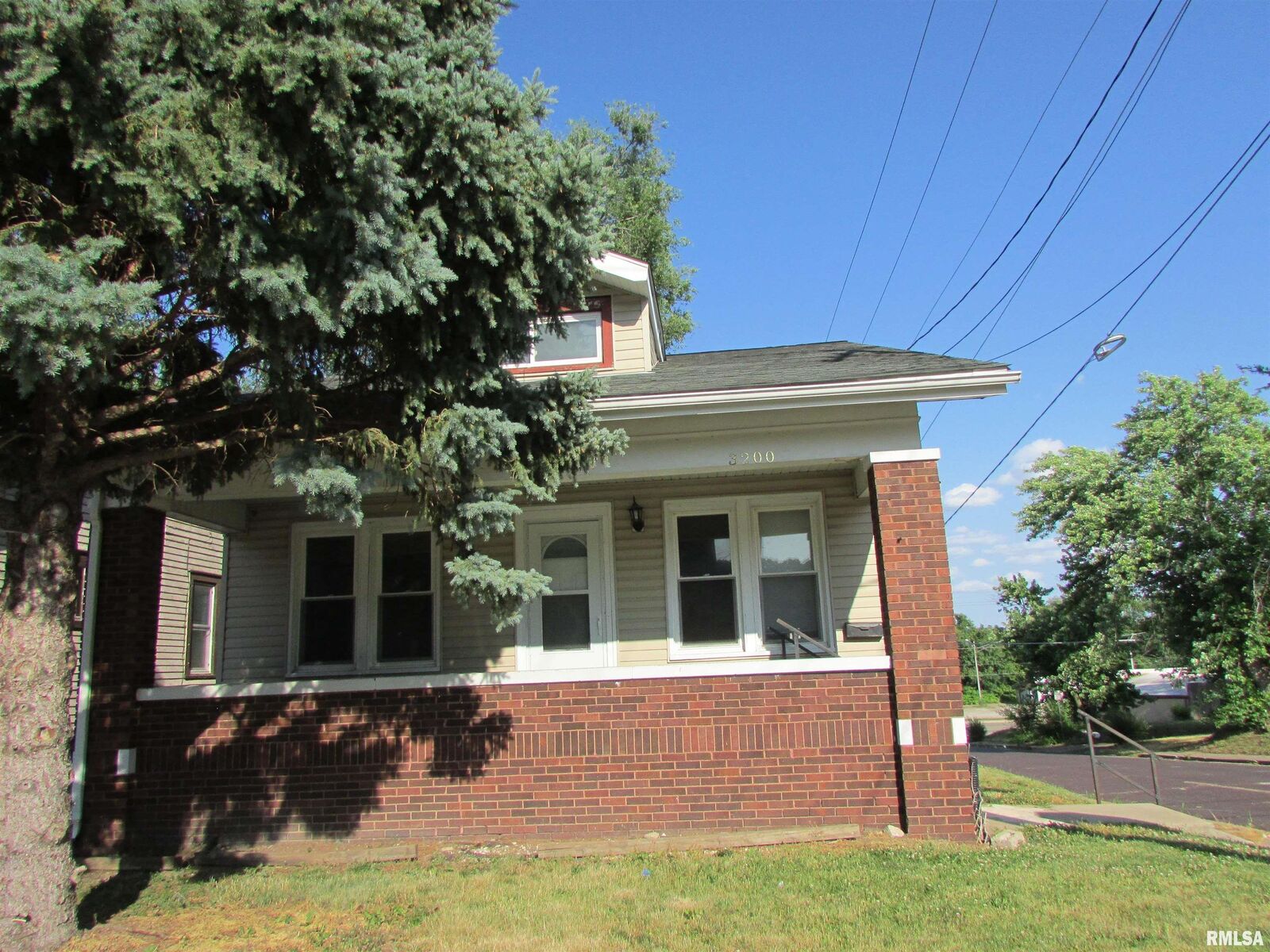 Property Photo: 3200 NE Madison Avenue IL 61603