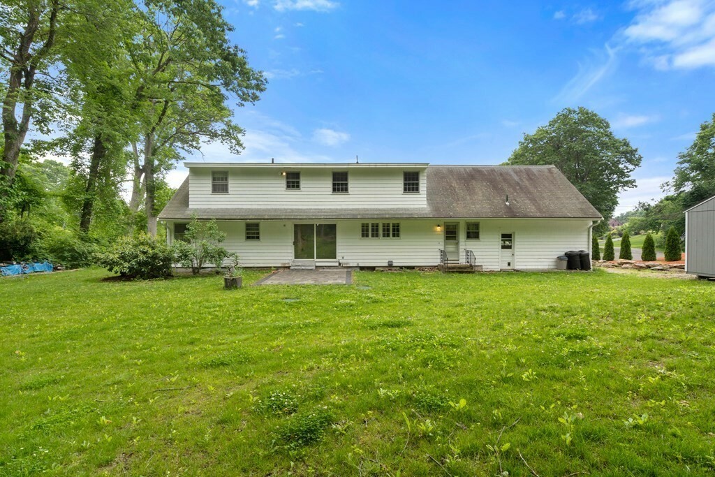 Property Photo: 12 Nipmuc Rd MA 01612
