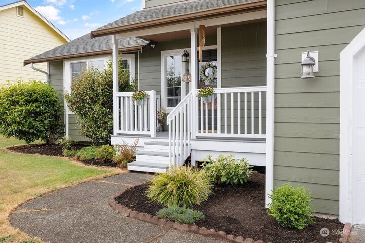 Property Photo:  1651 SW 8th Avenue  WA 98277 