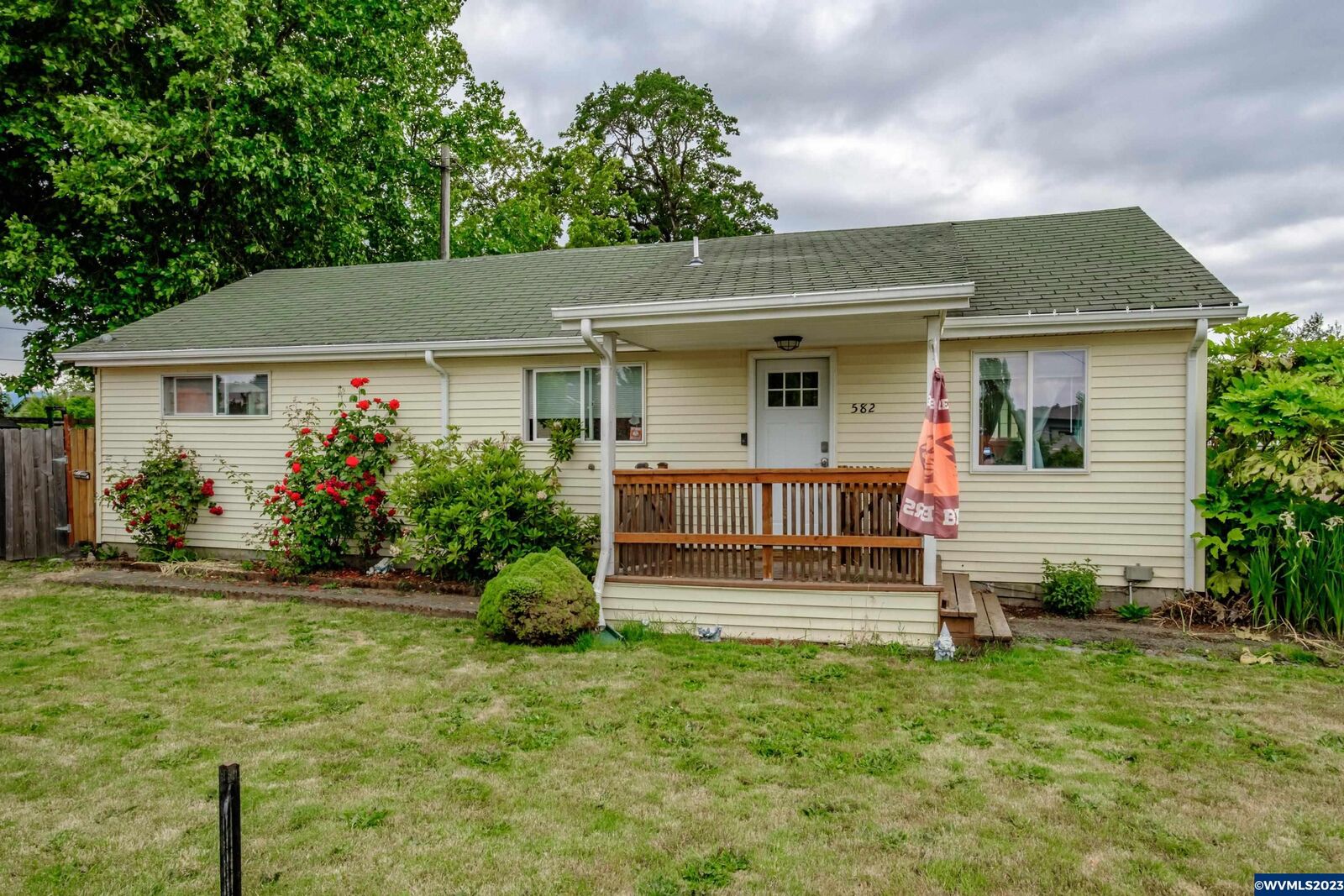 Property Photo: 582 S 19th St OR 97370