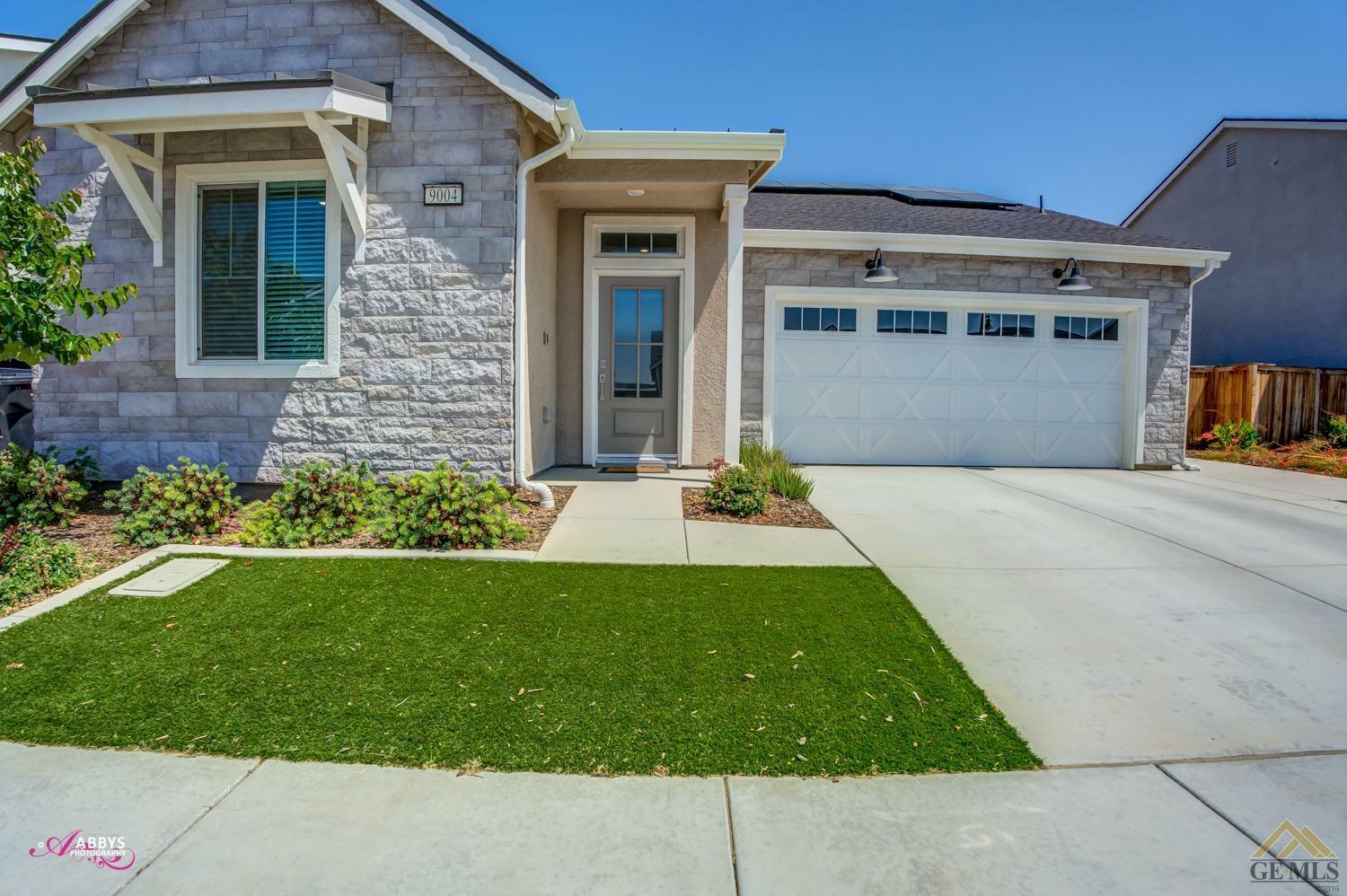 Property Photo:  9004 Cloud Crest Way  CA 93263 