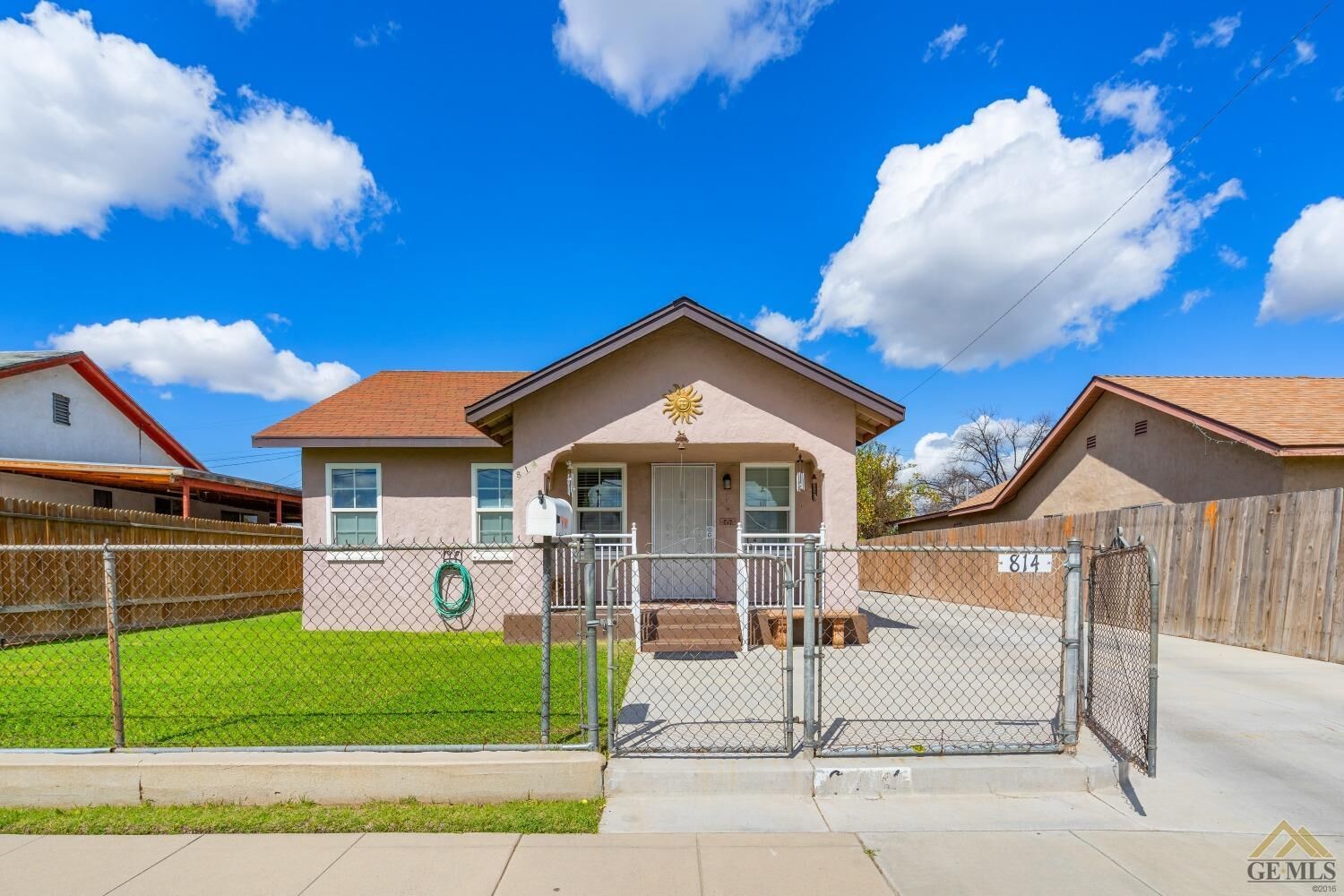 Property Photo:  814 Eureka Street  CA 93305 