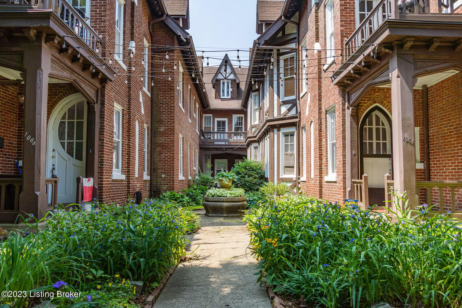 Property Photo:  1064 Everett Ave 2  KY 40204 