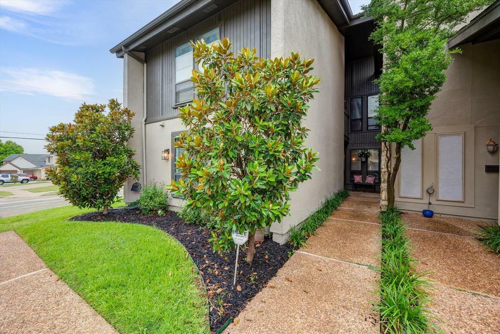 Property Photo: 301 Oak Shadow Circle TX 76021
