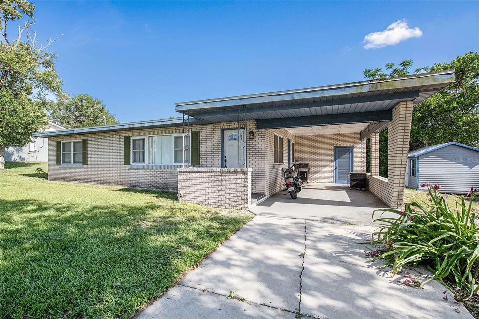 Property Photo: 260 W Interlachen Street FL 33850
