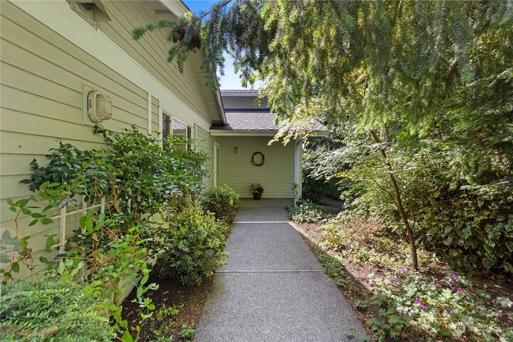 Property Photo: 2410 James Place 503 WA 98260