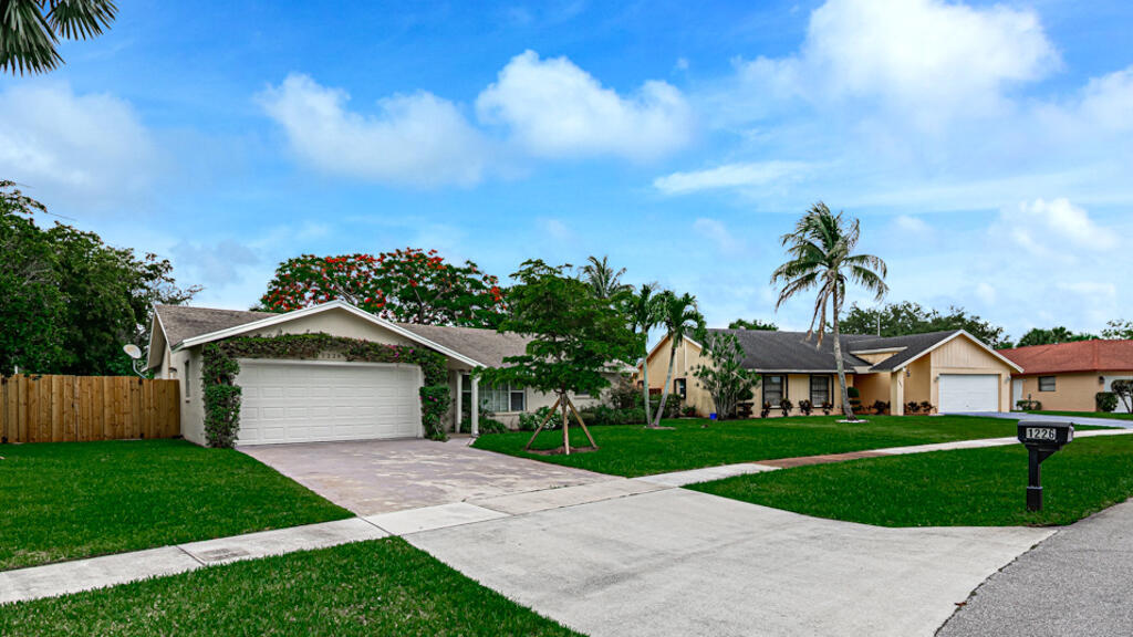Property Photo:  1226 Rowayton Circle  FL 33414 