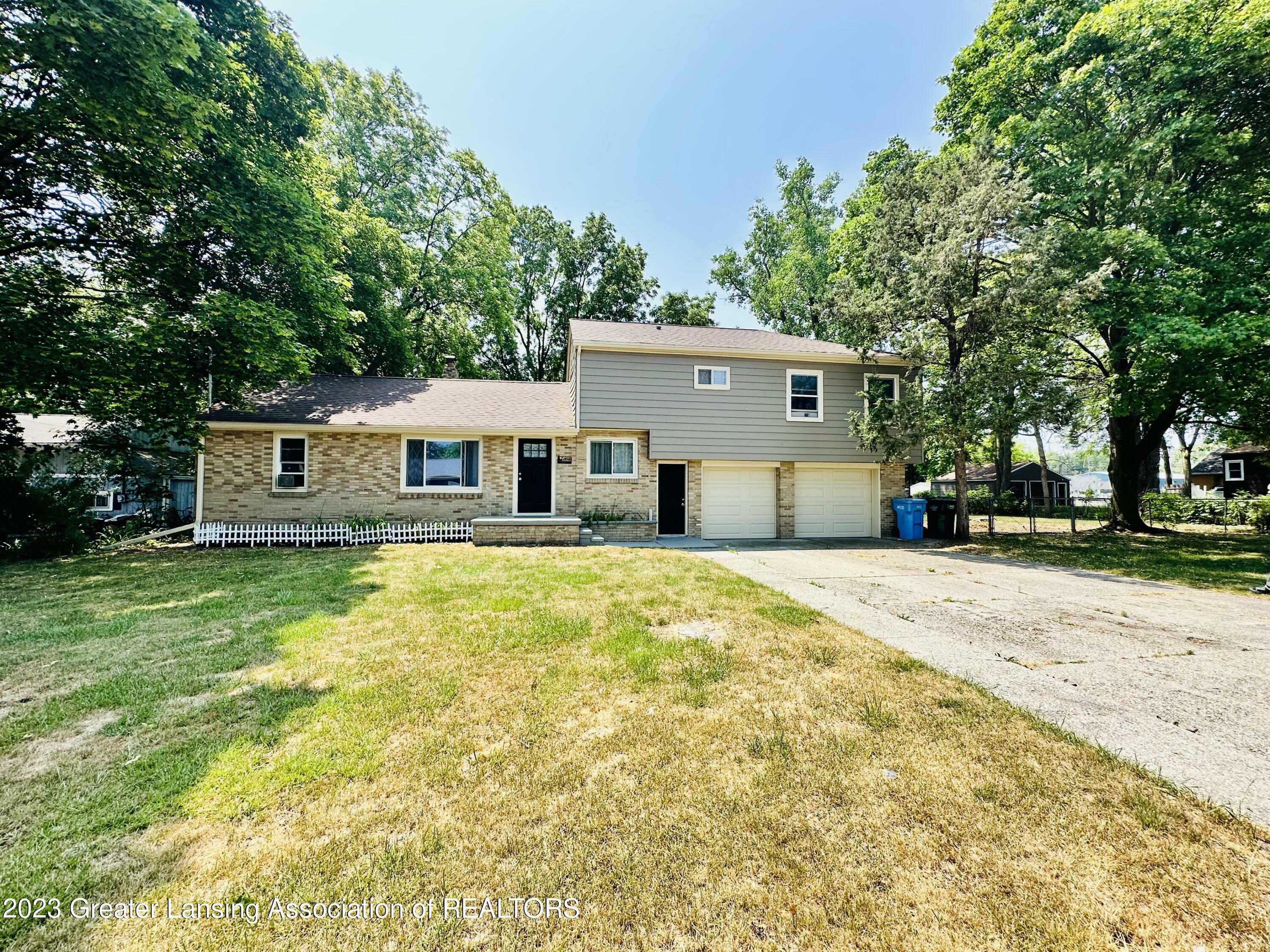 Property Photo:  726 Sanford Avenue  MI 48906 