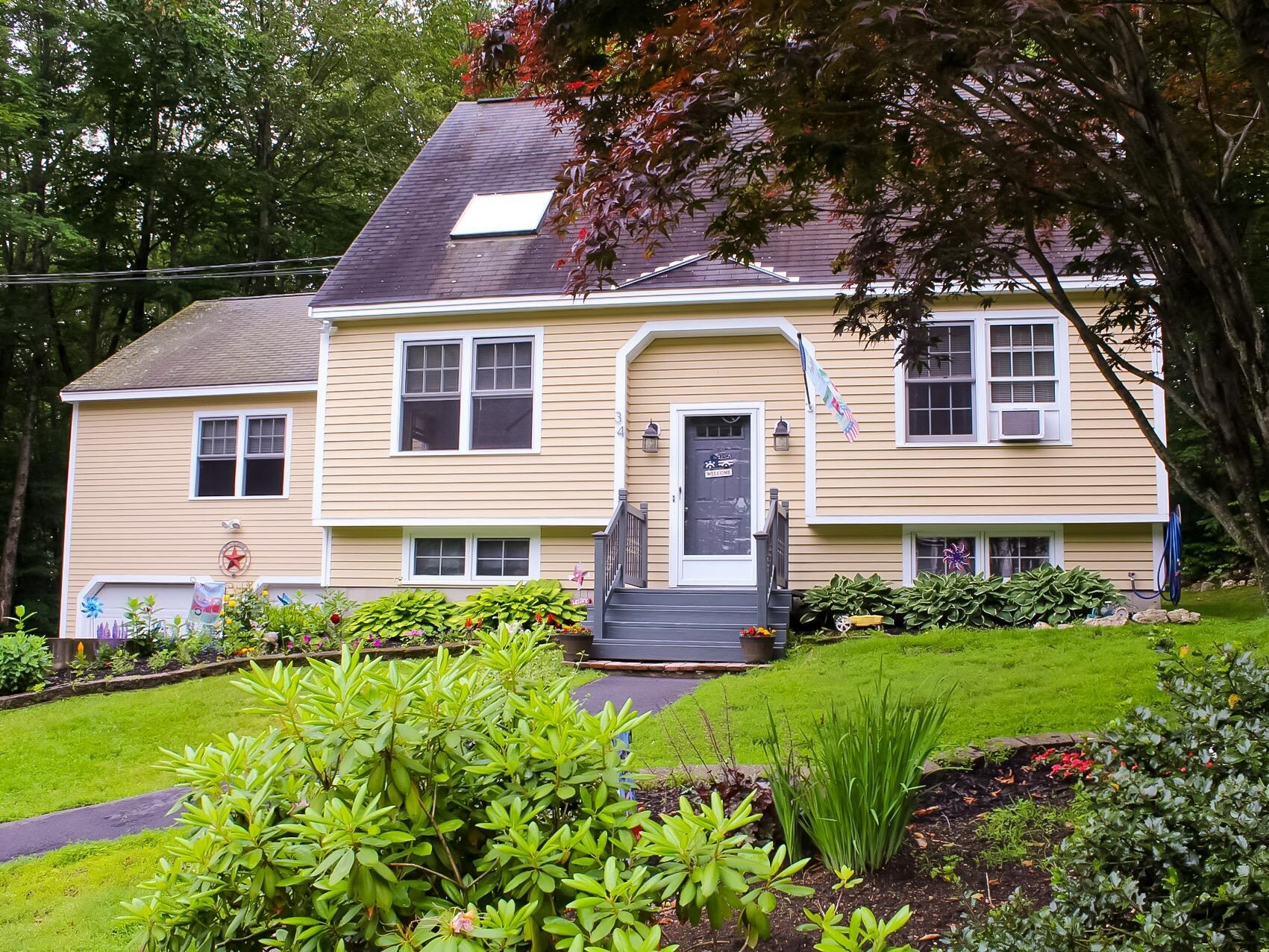 Property Photo: 34 Ledgeview Drive NH 03839