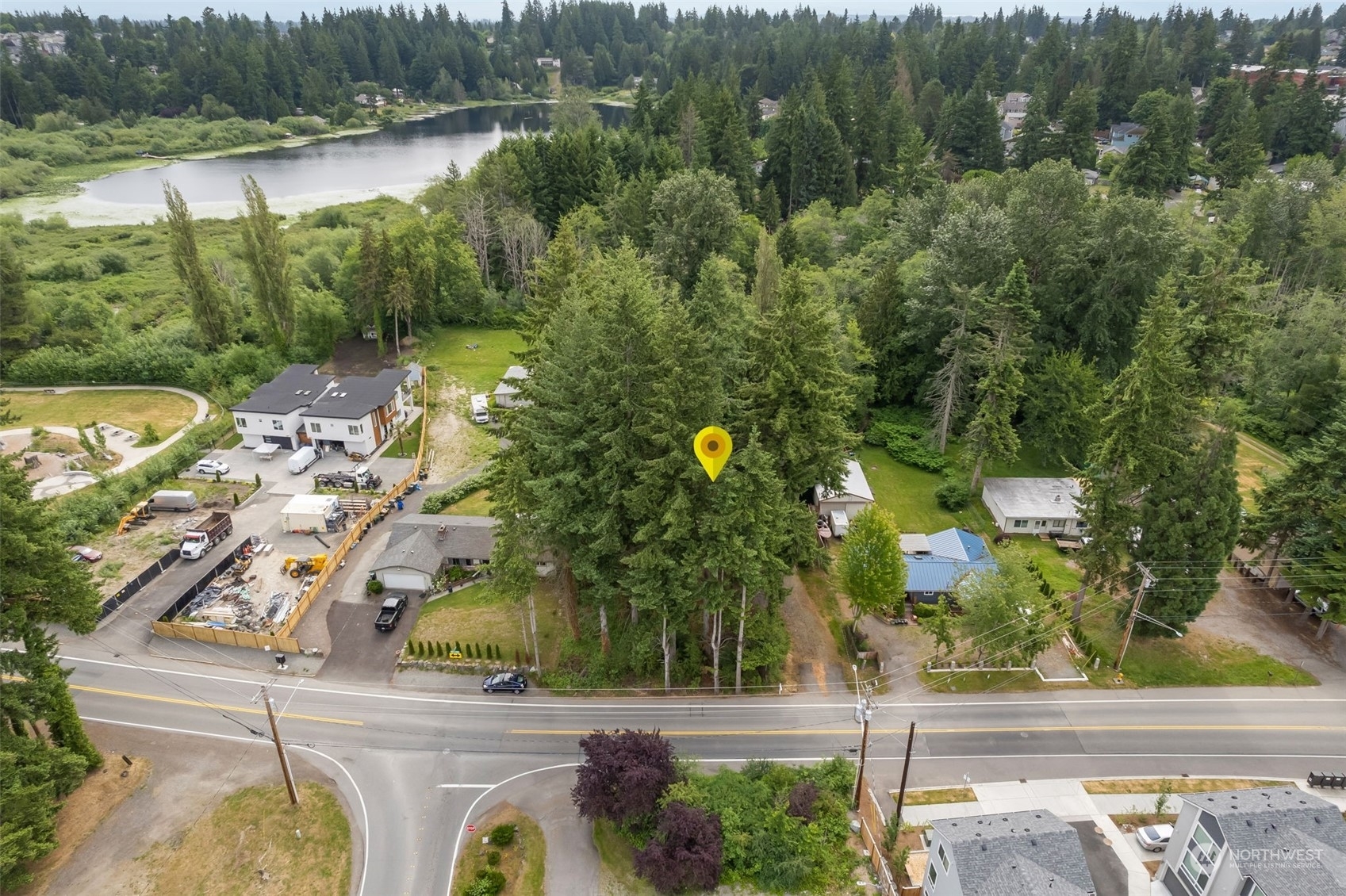 Property Photo:  13617 Manor Way  WA 98087 