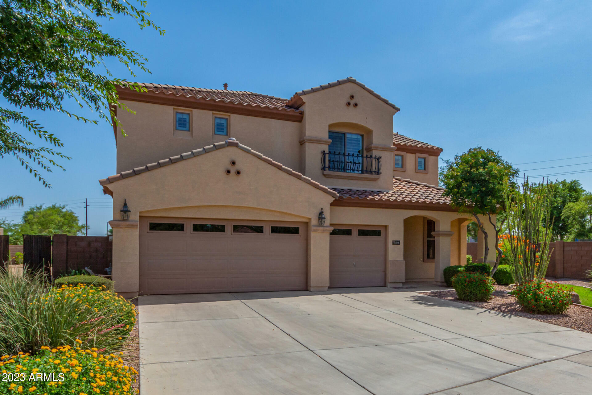 Property Photo:  760 E Hummingbird Way  AZ 85297 