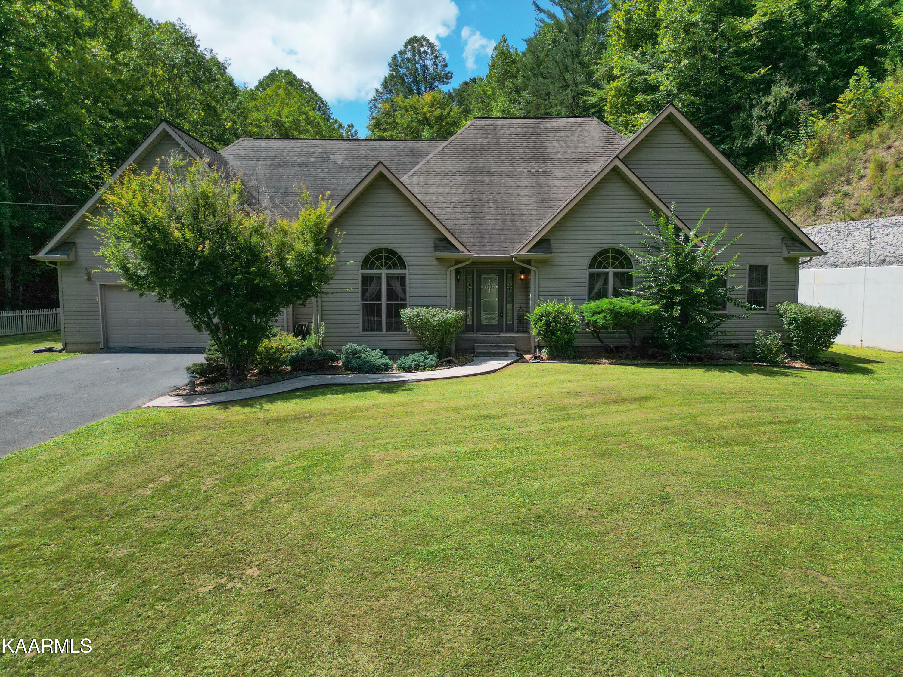 239 Sulphur Springs Rd  Harlan KY 40840 photo