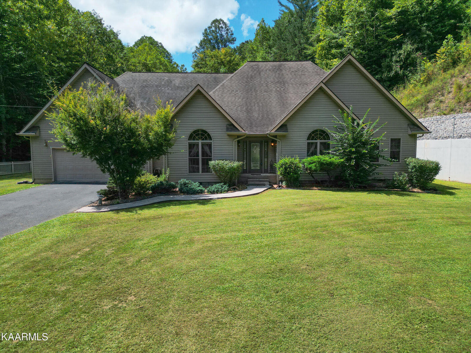 Property Photo: 239 Sulphur Springs Rd KY 40840