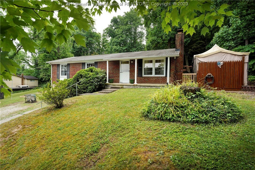 Property Photo: 609 Robinson Road WV 25177