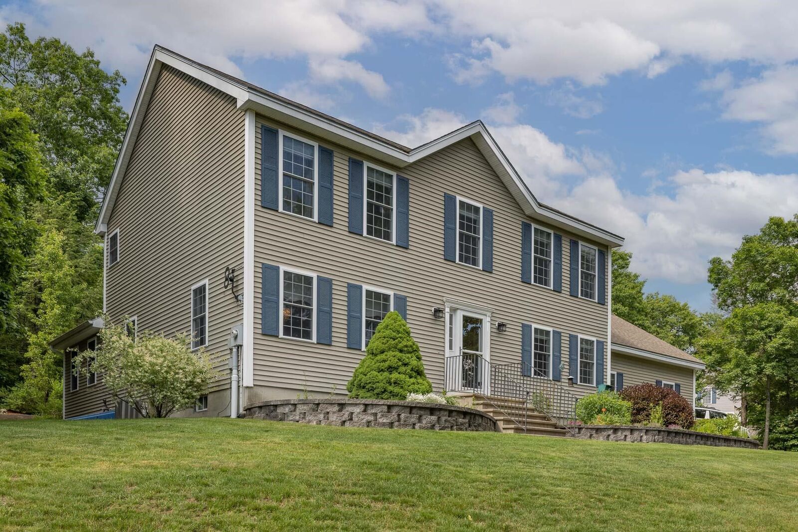 Property Photo:  2 Lynwood Road  NH 03077 