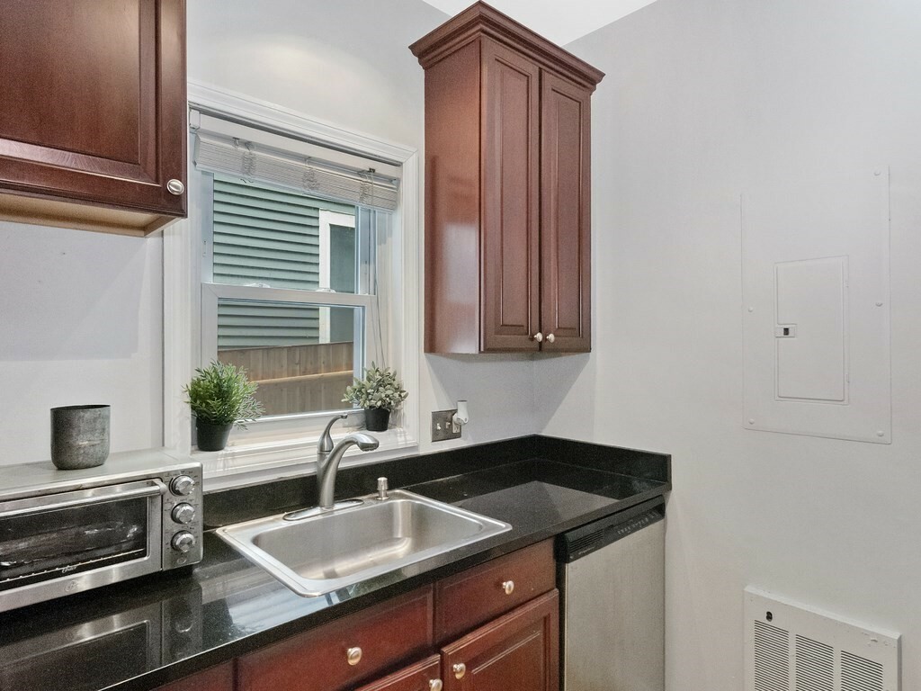 Property Photo:  9 Winthrop Street 1  MA 02129 