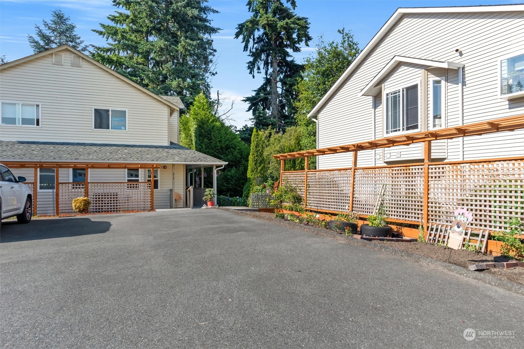 Property Photo:  814 N 145th Court  WA 98133 