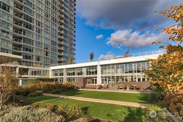 Property Photo: 583 Battery Street 1302N WA 98121