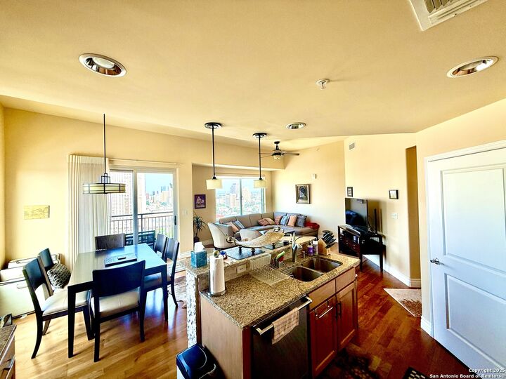 215 N Center 1907  San Antonio TX 78202 photo