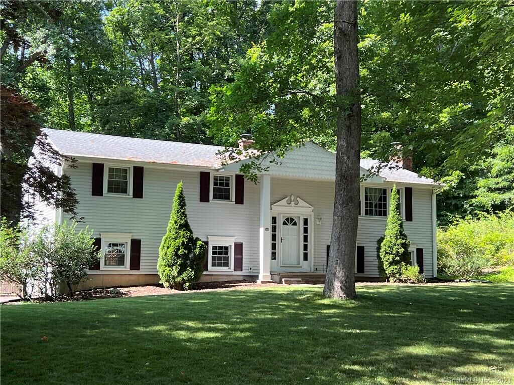 Property Photo:  188 Yankee Peddler Path  CT 06443 