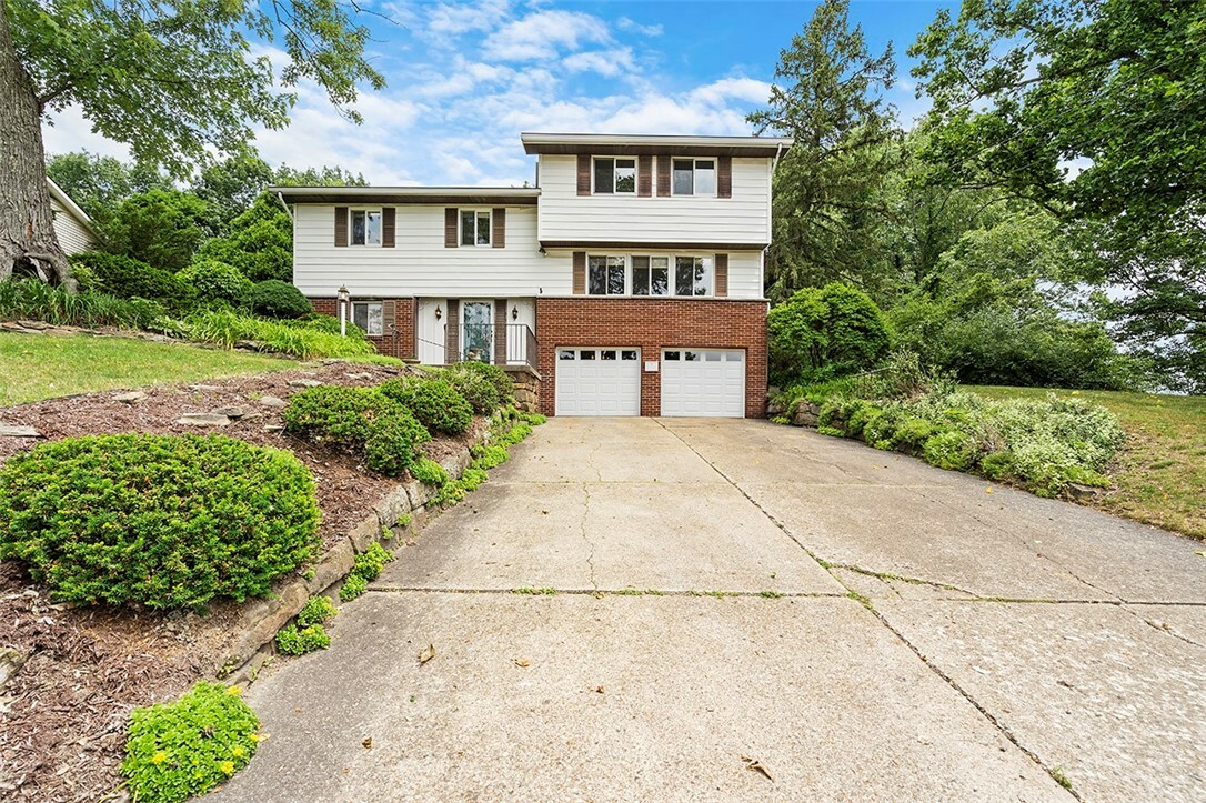 Property Photo:  3004 Nottinghill Dr  PA 15108 