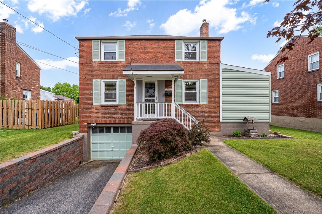 Property Photo:  2055 Elmbrook Ln  PA 15243 