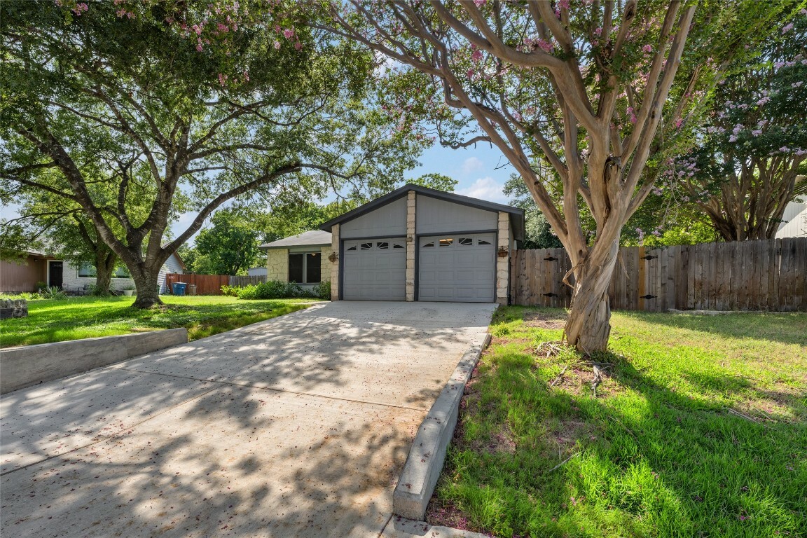 Property Photo:  915 Ken Street  TX 78758 