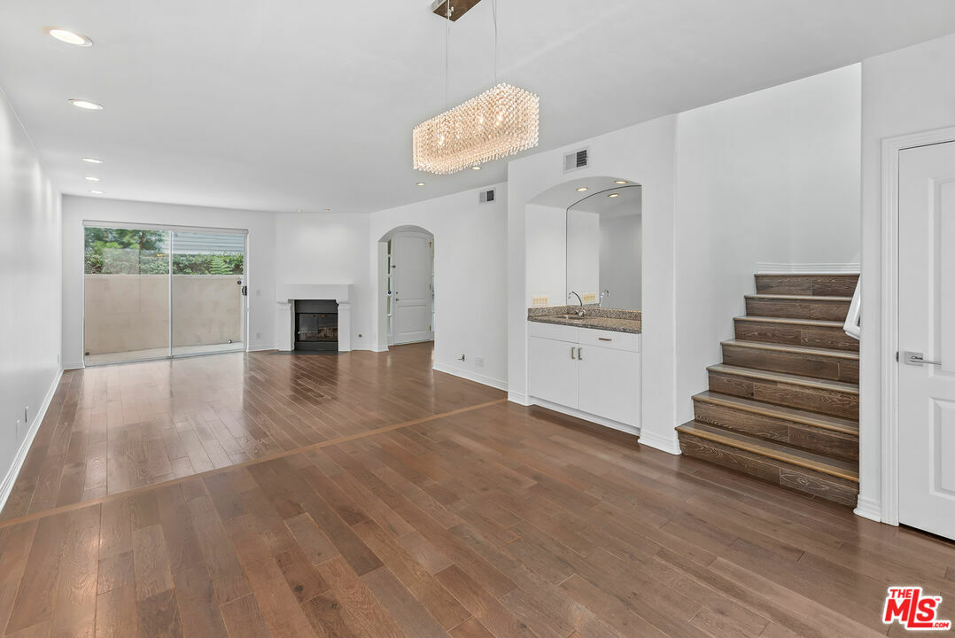 Property Photo: 2138 Federal Ave CA 90025