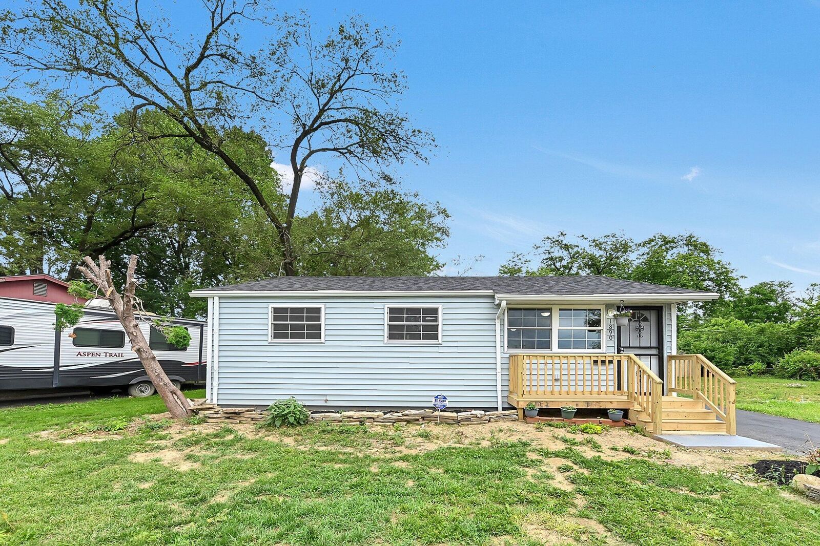 Property Photo:  1890 Zettler Road  OH 43227 