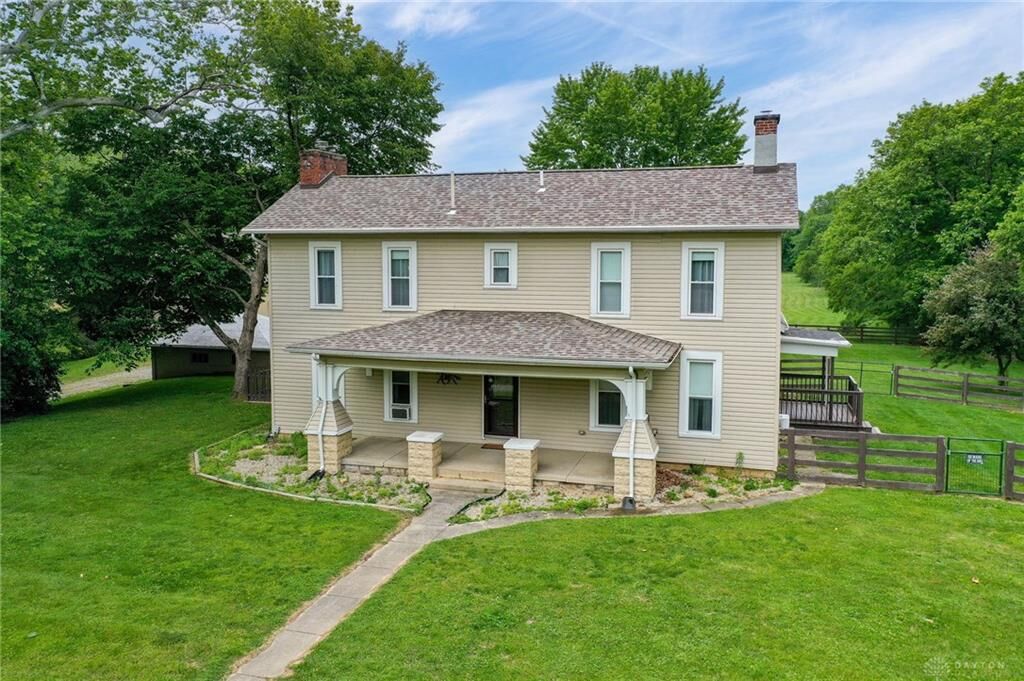 Property Photo: 989 Stevenson Road OH 45385