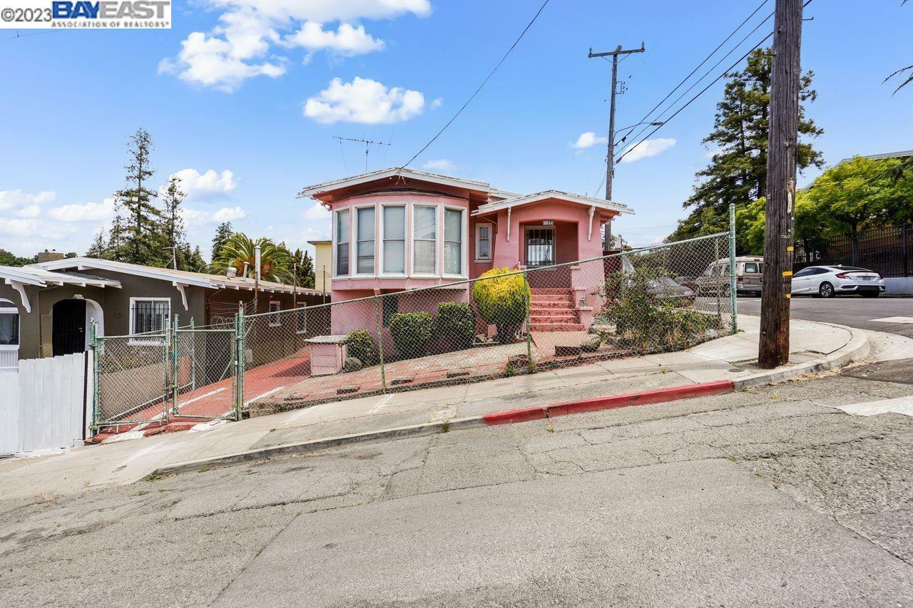 Property Photo:  2524 E 28th St  CA 94601 