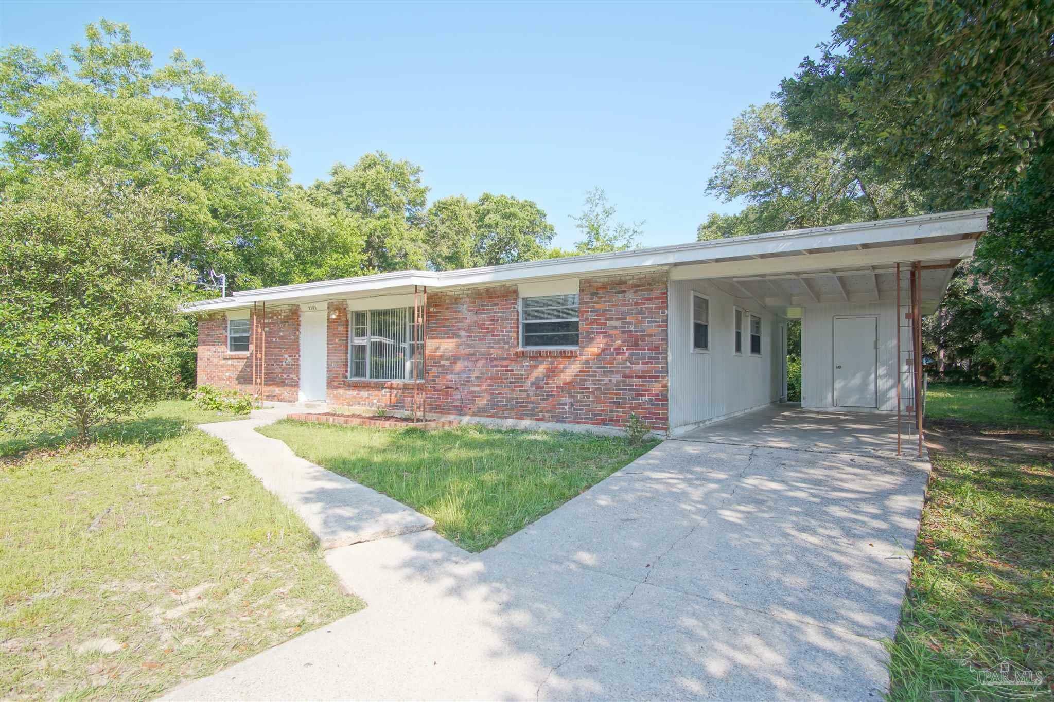 Property Photo:  2121 Curry Cir  FL 32504 