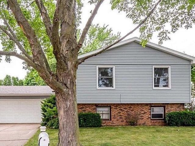 Property Photo: 2442 W 60th Street IA 52806