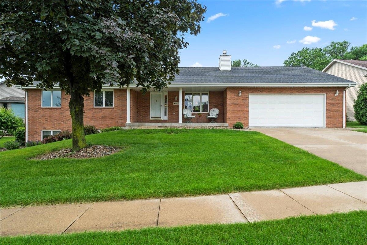 Property Photo:  4797 Camelot Drive  IA 52002 