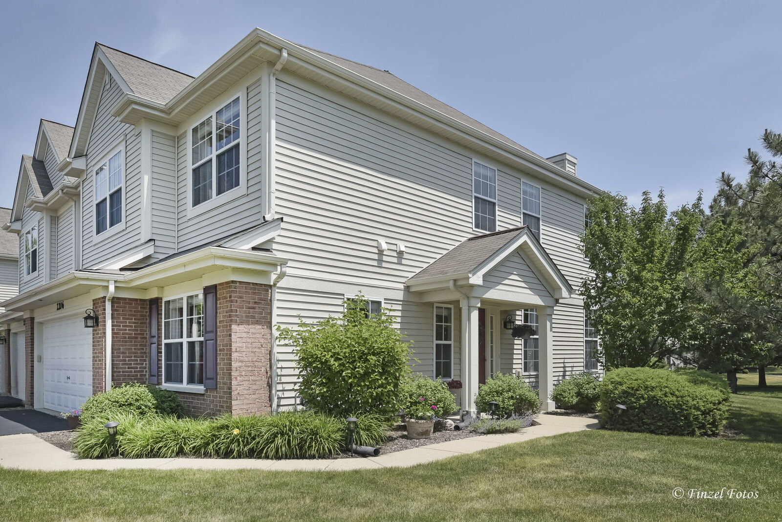 Property Photo: 2206 Pembridge Drive IL 60156