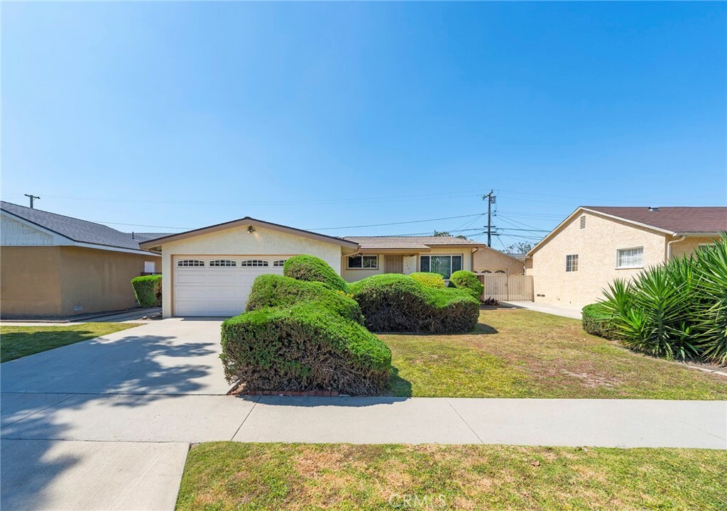 Property Photo:  100 W Dameron Street  CA 90805 