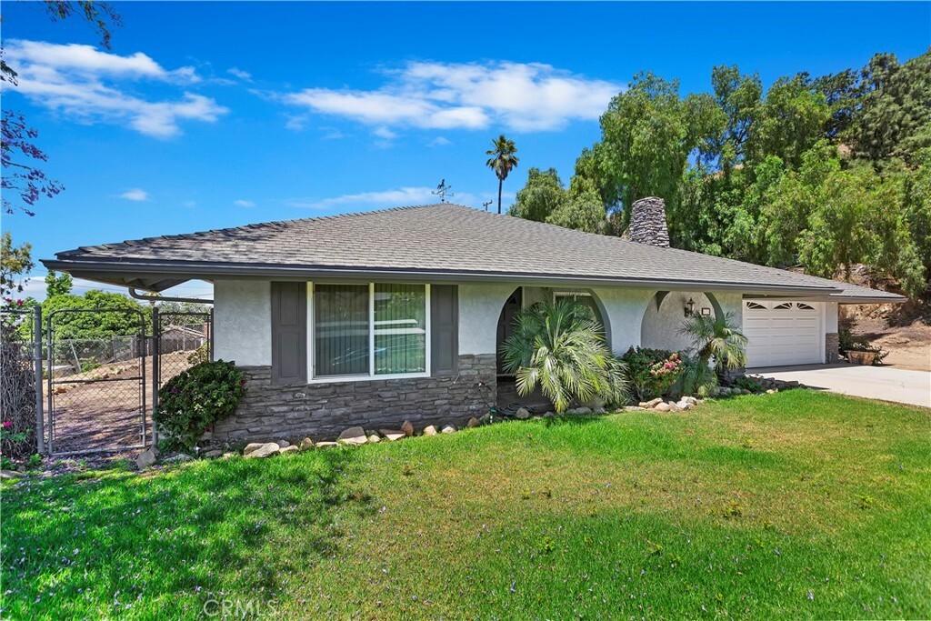 Property Photo:  175 Allview Place  CA 92860 