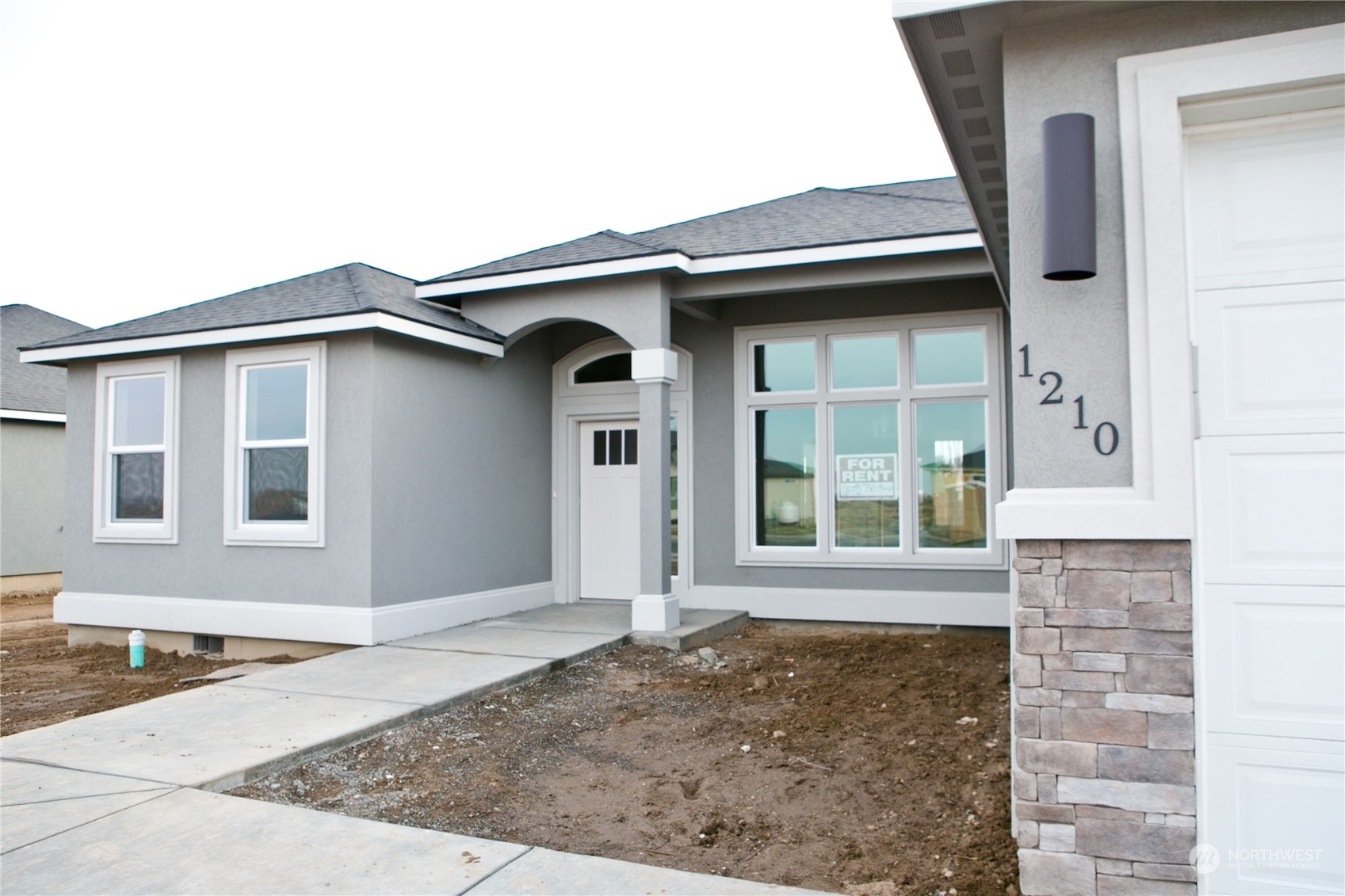 Property Photo: 1342 E Cascade Street WA 99344