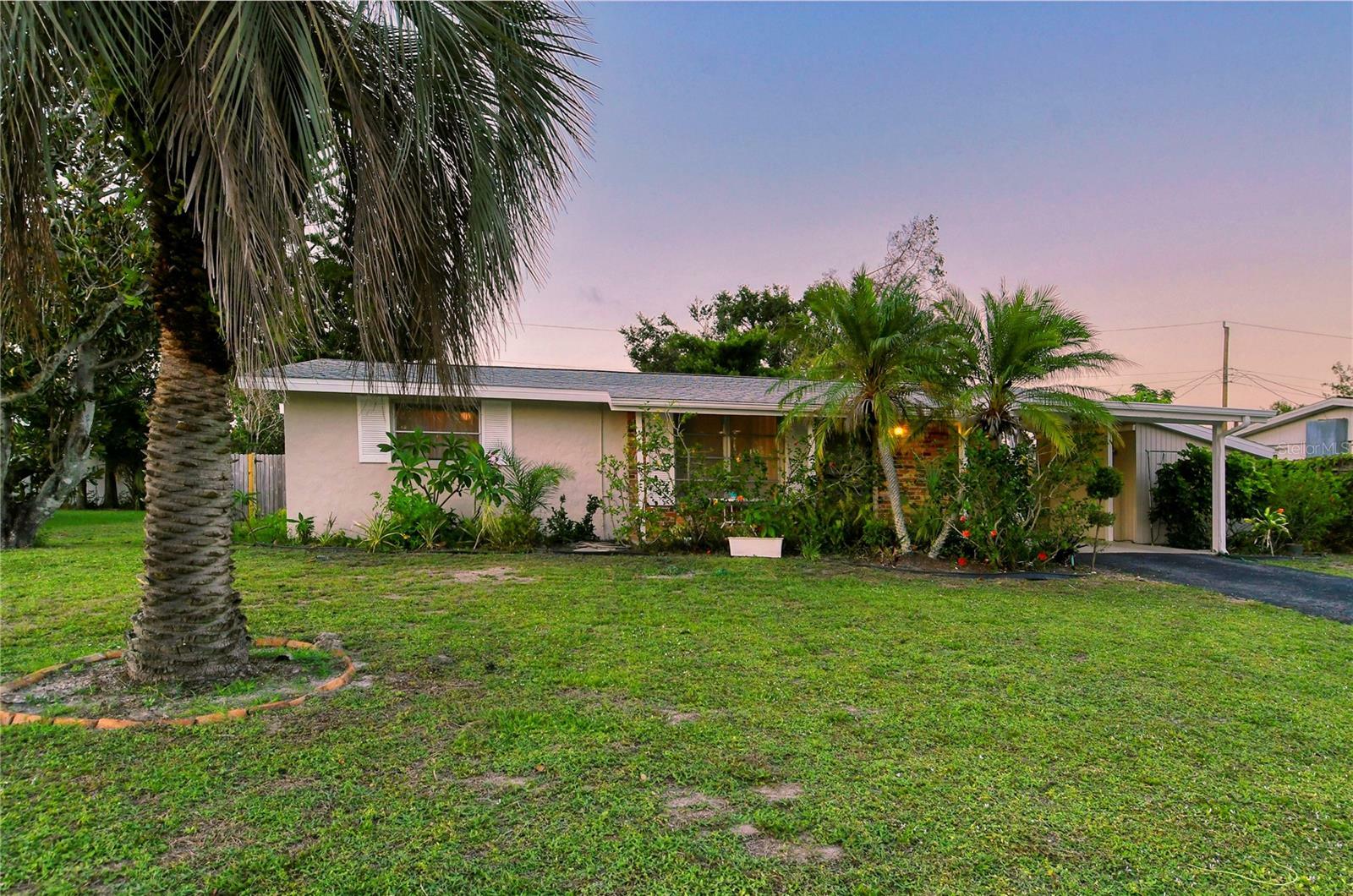 Property Photo:  138 Venice East Boulevard  FL 34293 