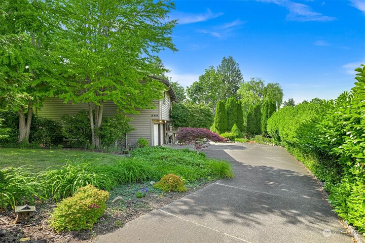 Property Photo:  220 Bayside Place  WA 98225 
