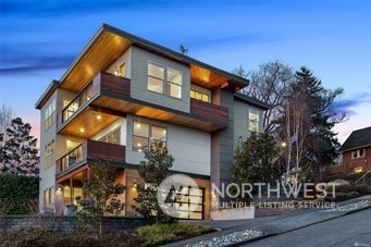 Property Photo:  2601 12th Avenue W  WA 98119 