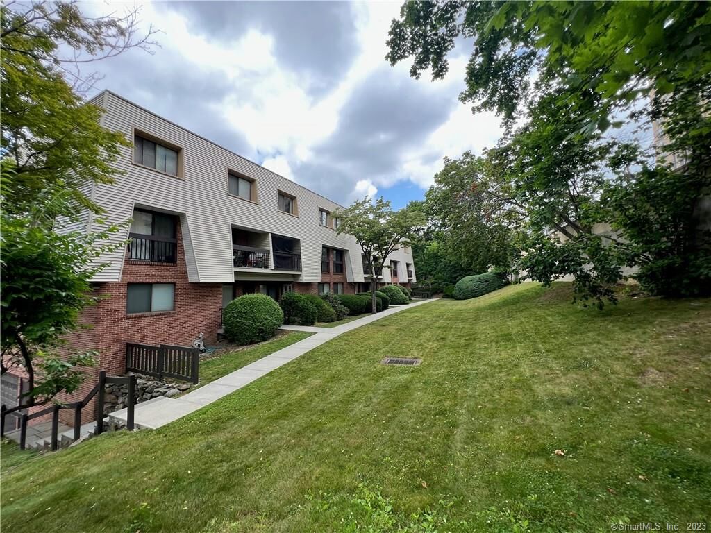Property Photo: 1 Valley Road 204 CT 06902