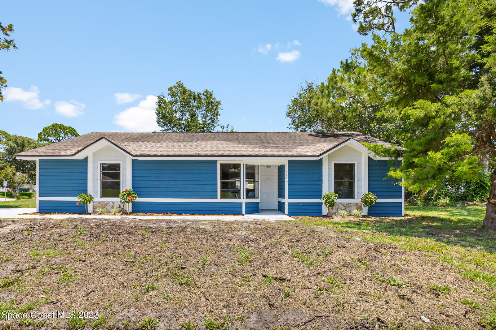 Property Photo:  6615 Golfview Avenue  FL 32927 