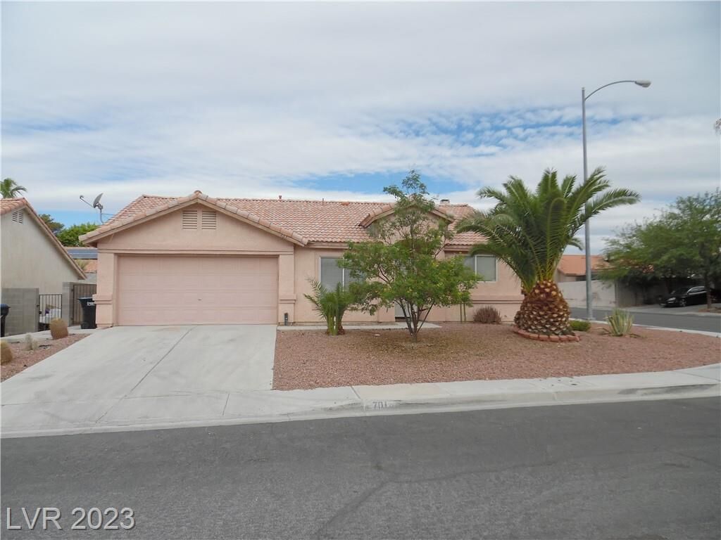 Property Photo: 701 Gullwing Lane NV 89081