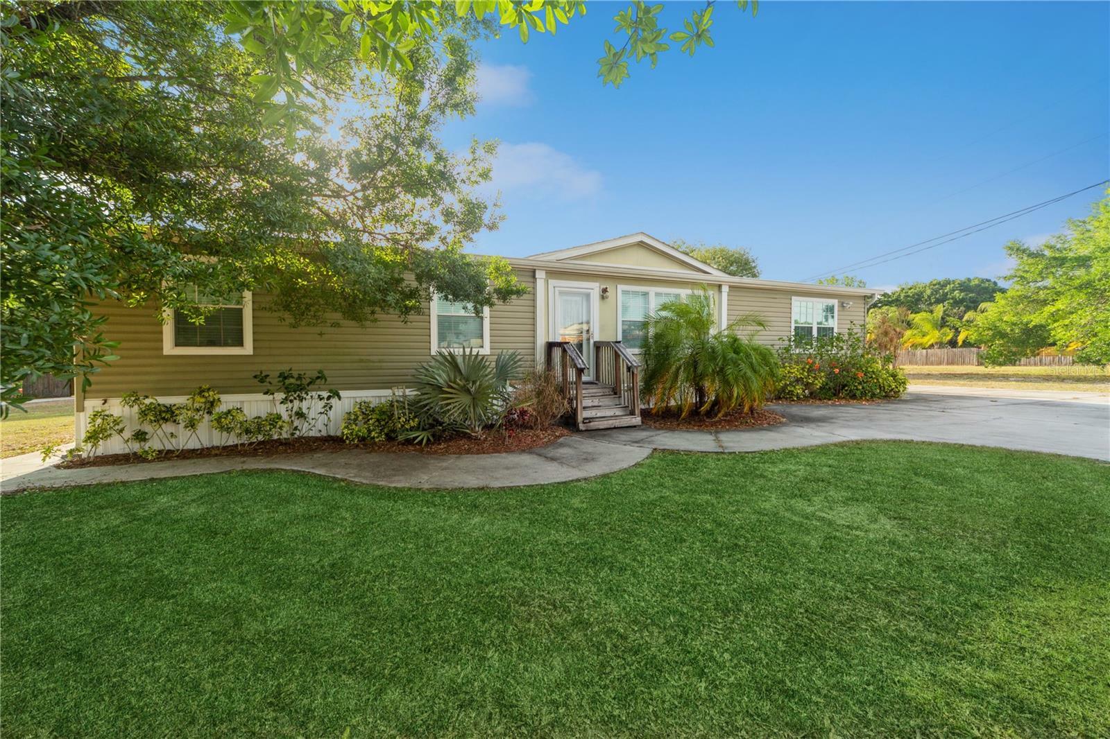 Property Photo:  220 Dyson Road  FL 33844 